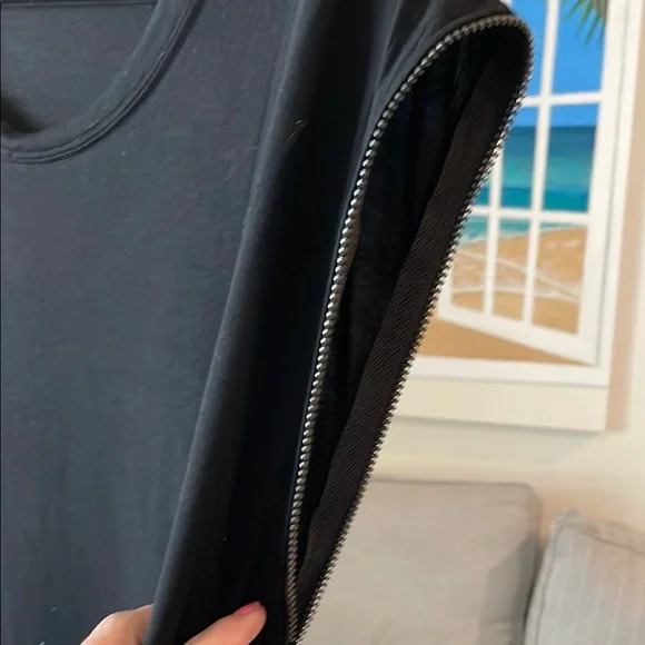 POL Black Graphic Cap Sleeve Top with Zipper Hem NWOT - Picture 3 of 4